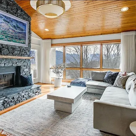 Lux Retro Getaway W/ Ober & Smoky Mtn Views! Villa Gatlinburg Exterior photo