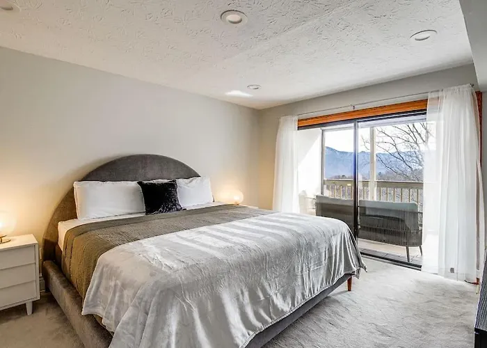 Lux Retro Getaway W/ Ober & Smoky Mtn Views!
