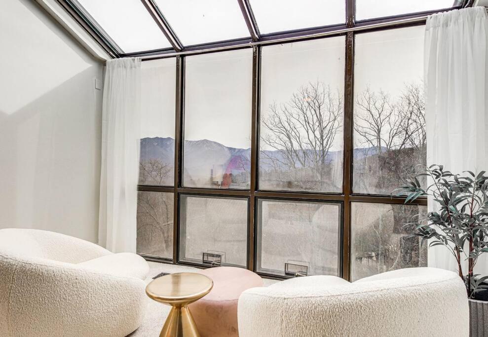Hébergement de vacances Lux Retro Getaway W/ Ober & Smoky Mtn Views!