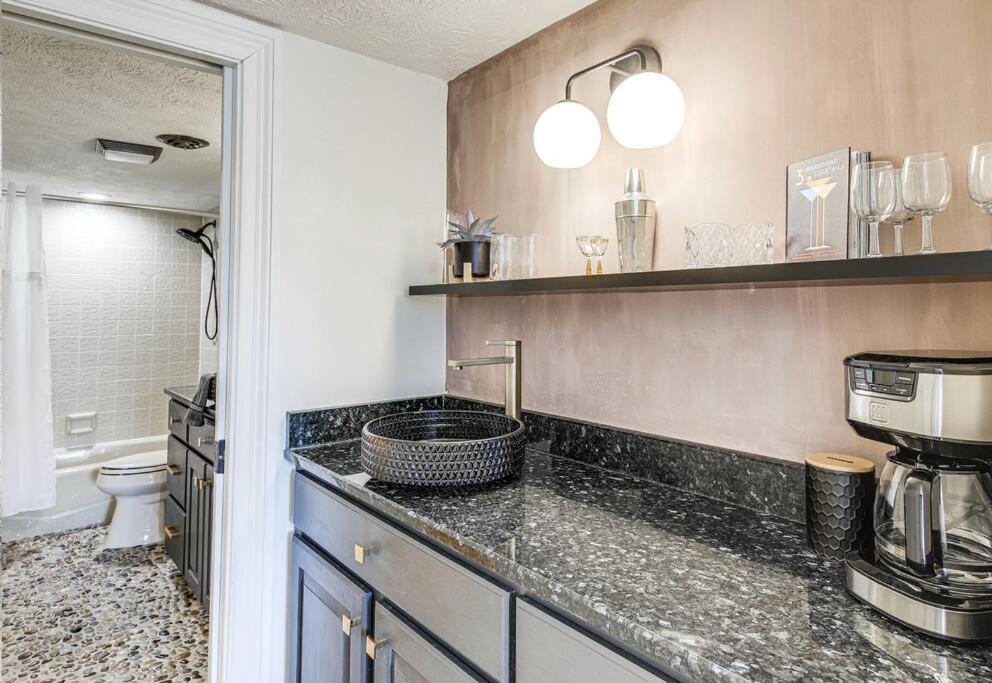 Hébergement de vacances Lux Retro Getaway W/ Ober & Smoky Mtn Views! Gatlinburg