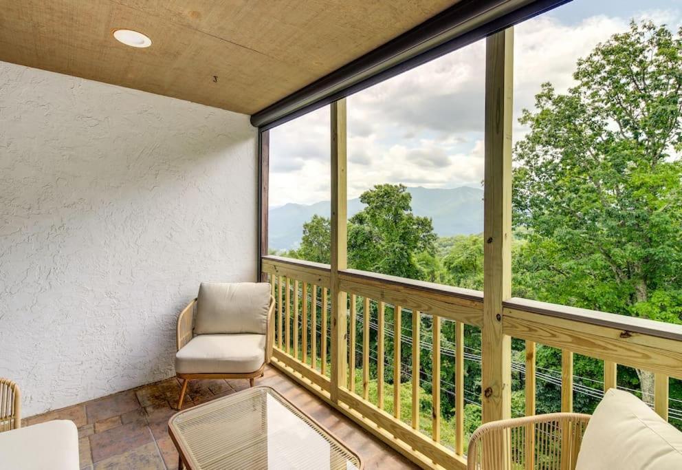 Hébergement de vacances Lux Retro Getaway W/ Ober & Smoky Mtn Views!
