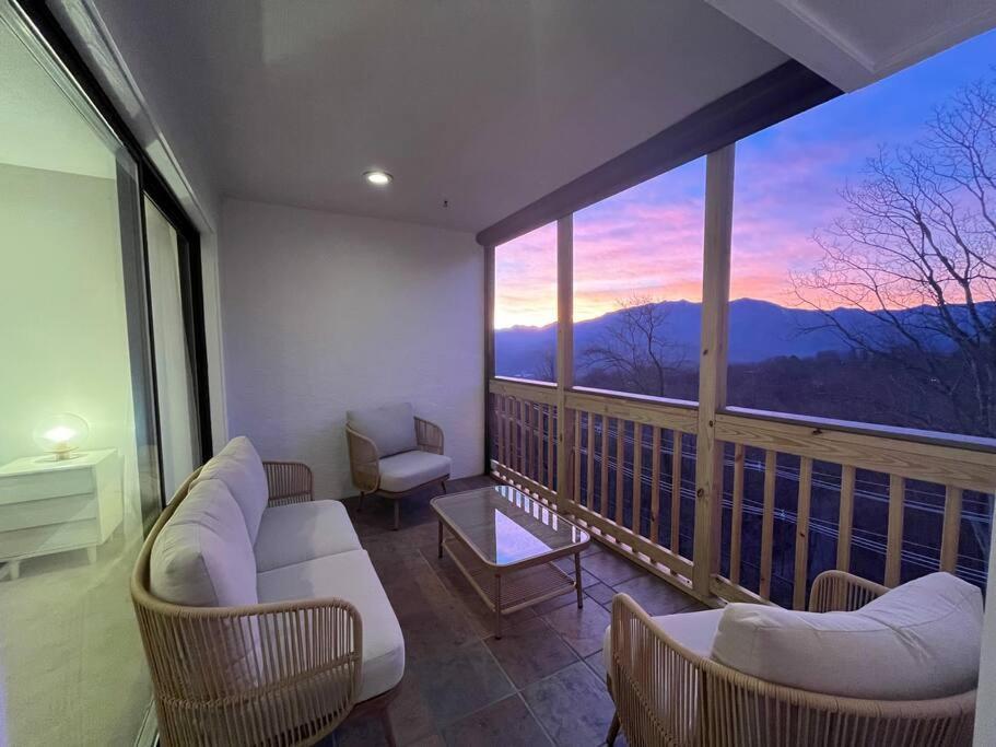 Hébergement de vacances Lux Retro Getaway W/ Ober & Smoky Mtn Views! Gatlinburg