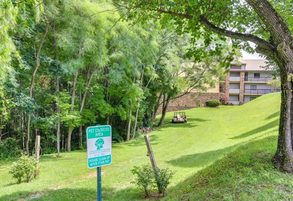Hébergement de vacances Lux Retro Getaway W/ Ober & Smoky Mtn Views! Gatlinburg
