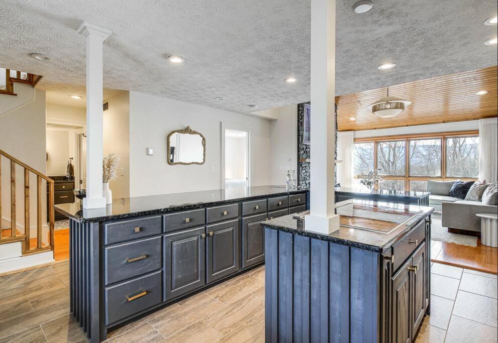 Hébergement de vacances Lux Retro Getaway W/ Ober & Smoky Mtn Views! Gatlinburg